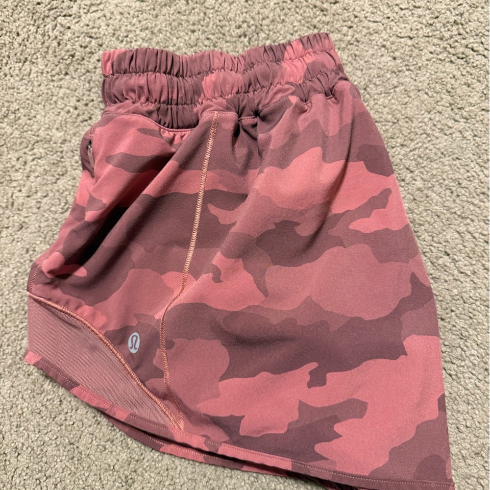 Lululemon Pink Camo Hotty Hot 2.5” inseam Shorts - size 8